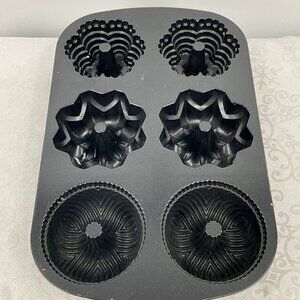 Nordic Ware 6-Cup Non-Stick Mini Bundt Cake Pan